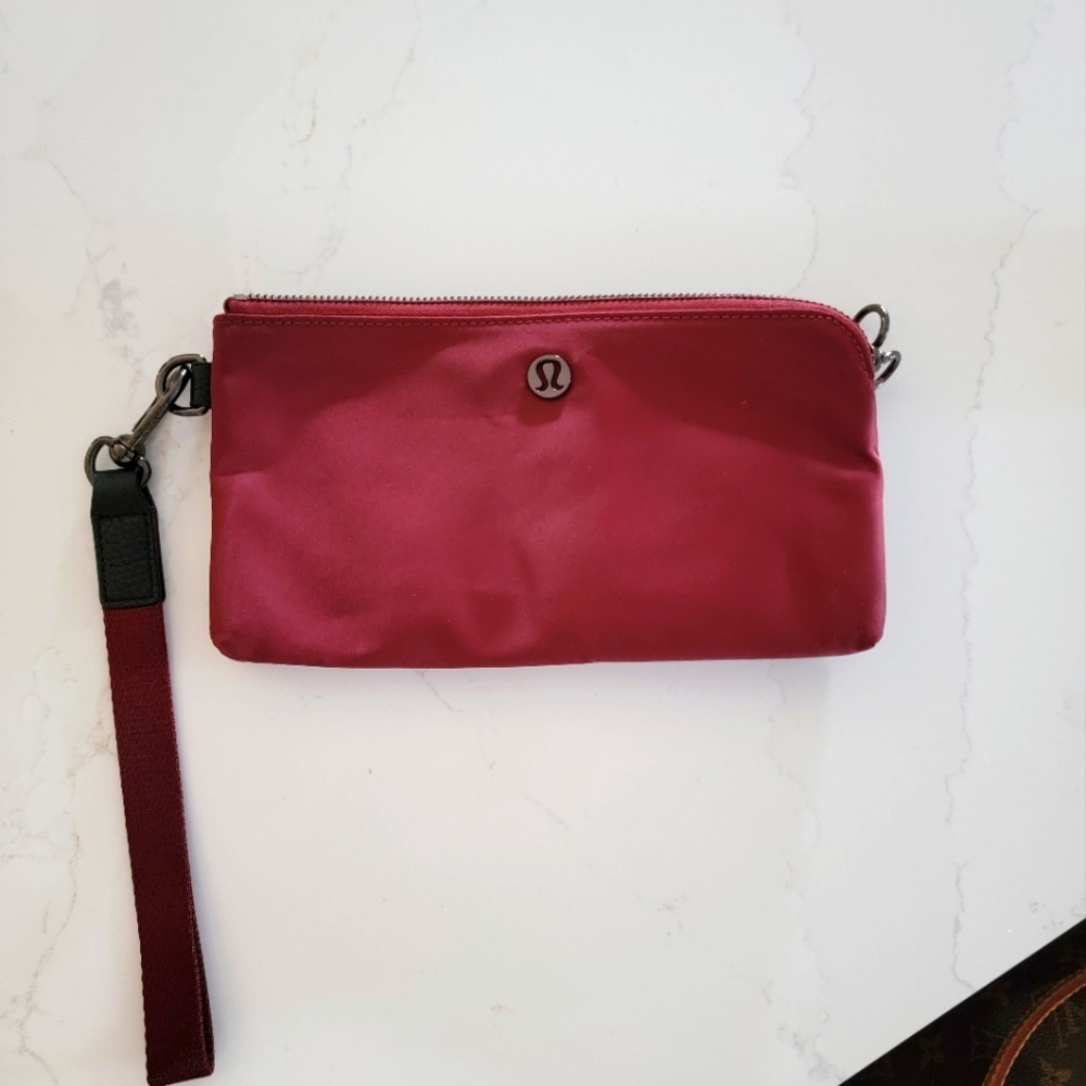 Lululemon Wrislet Clutch wallet
